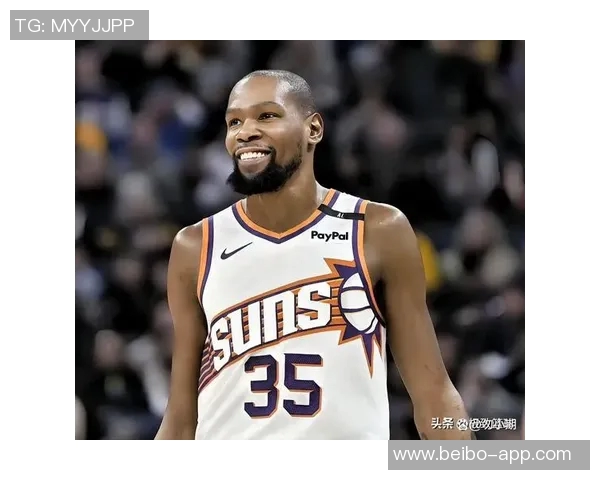 杜兰特透露侄子崇拜布克或因曾与他并肩作战